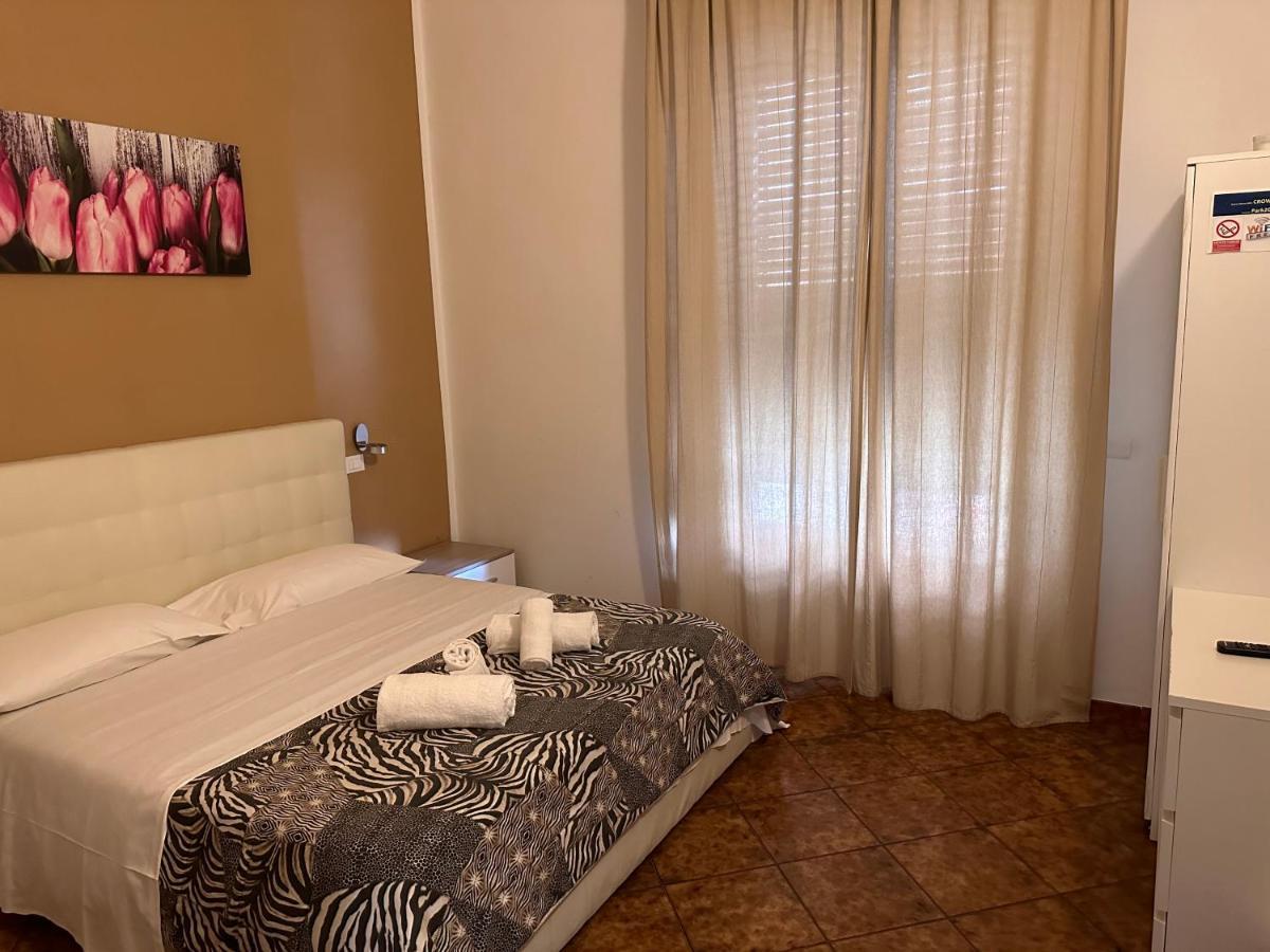 Crown Guest House Pisa Exterior foto